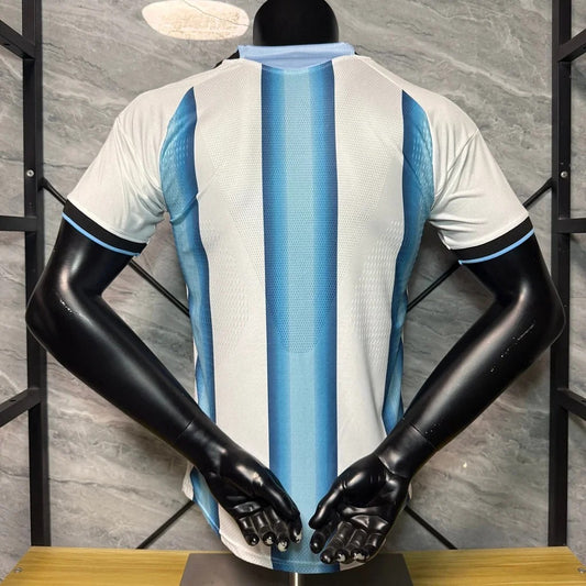 Camiseta local de Argentina versión jugador rumbo al Mundial 2026