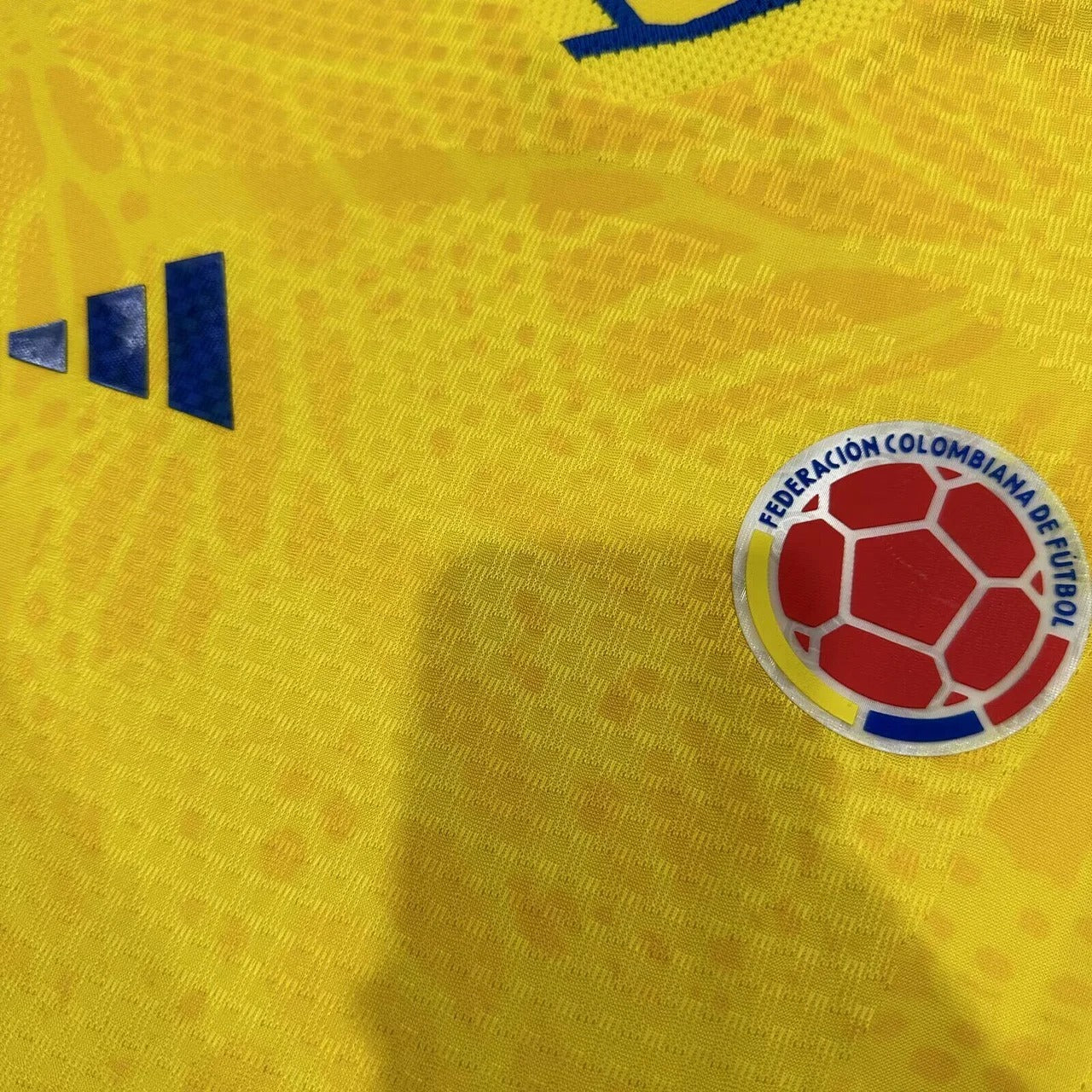 Camiseta local de Colombia 2026, edición fan para mujer