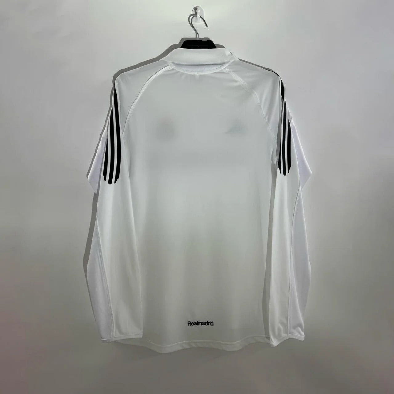 Camiseta retro de manga larga local del Real Madrid 2005/06