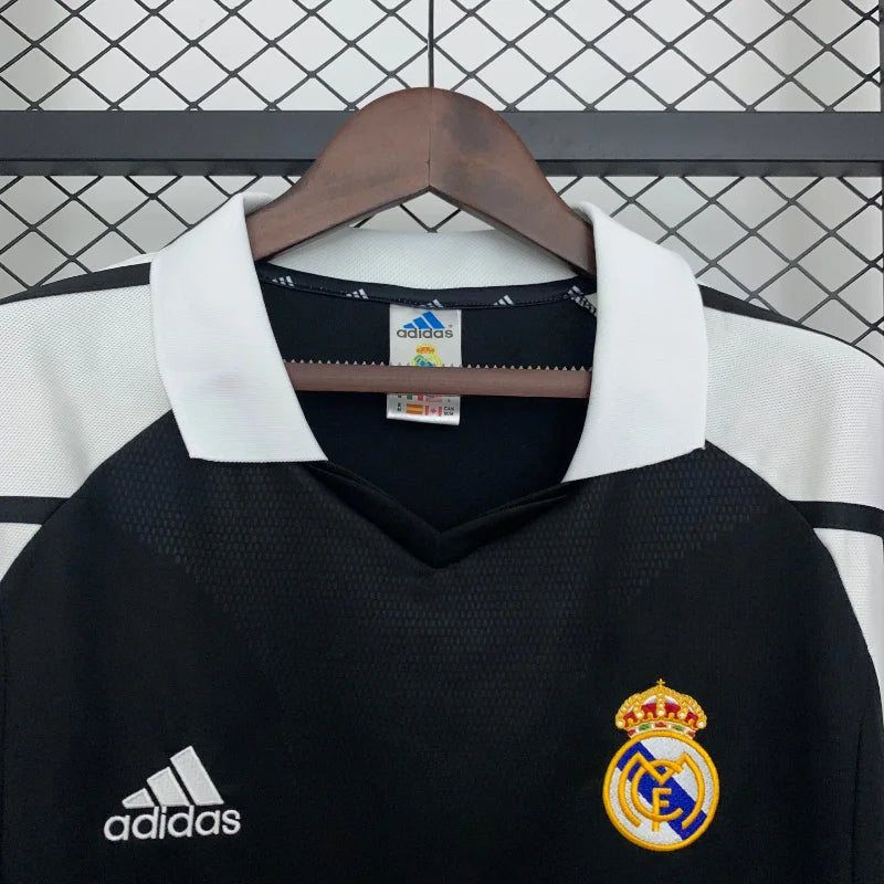 Camiseta retro de visitante del Real Madrid 2001/2002 edición fan