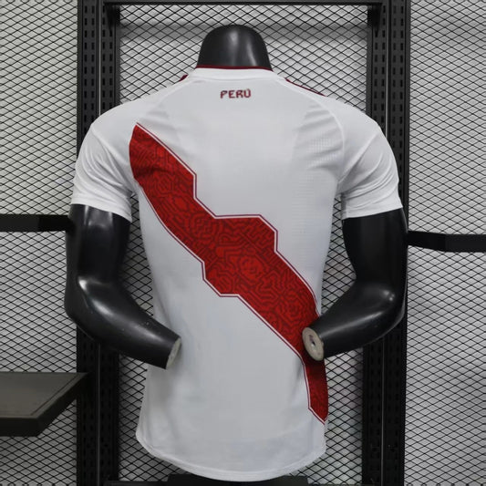 Camiseta local de Perú versión jugador rumbo al Mundial 2026