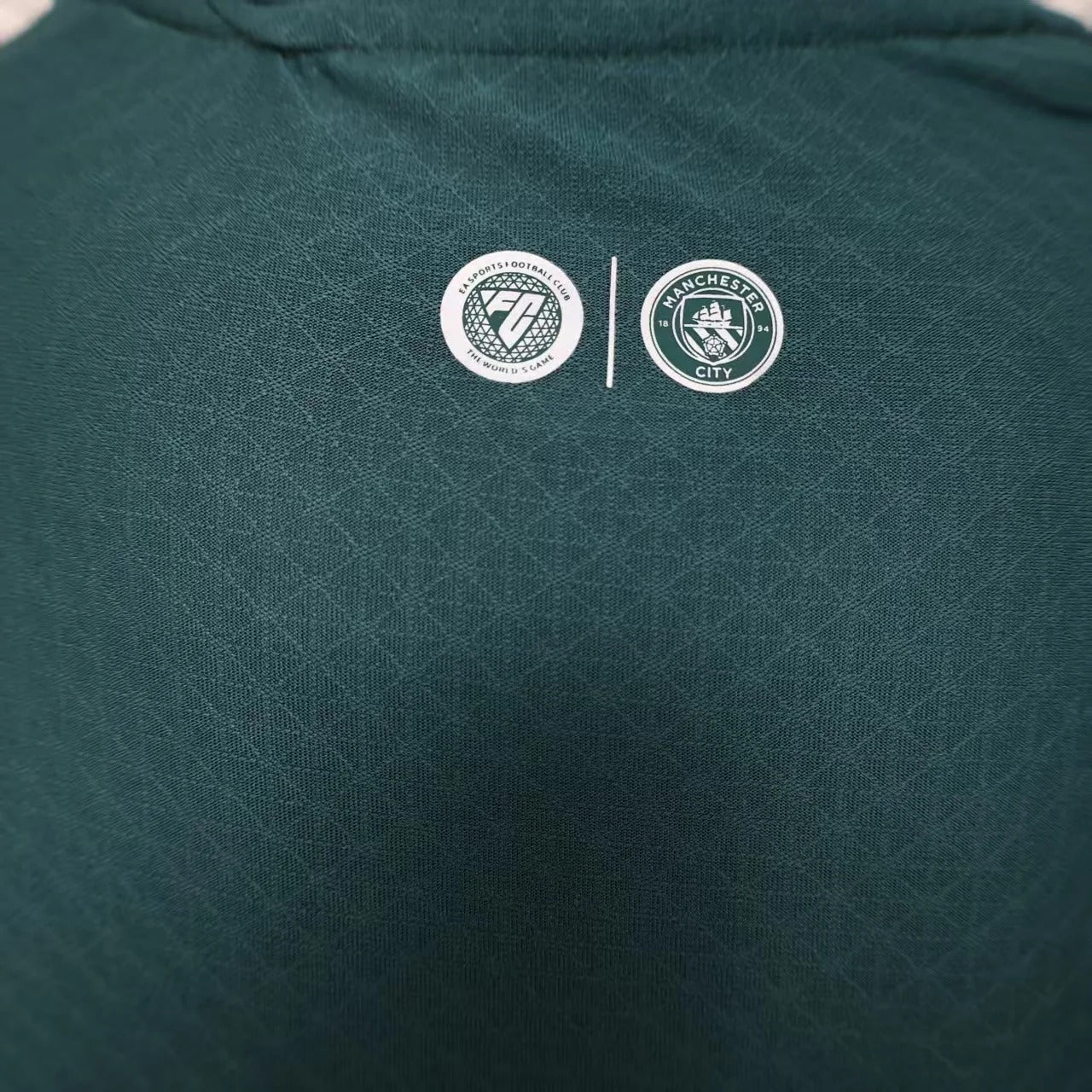 Camiseta de la cuarta equipación del Manchester City 25/26, versión jugador