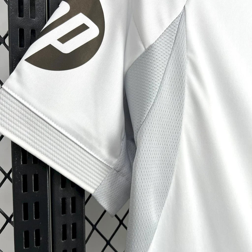 Camiseta de local del Real Madrid 25/26 edición para aficionados