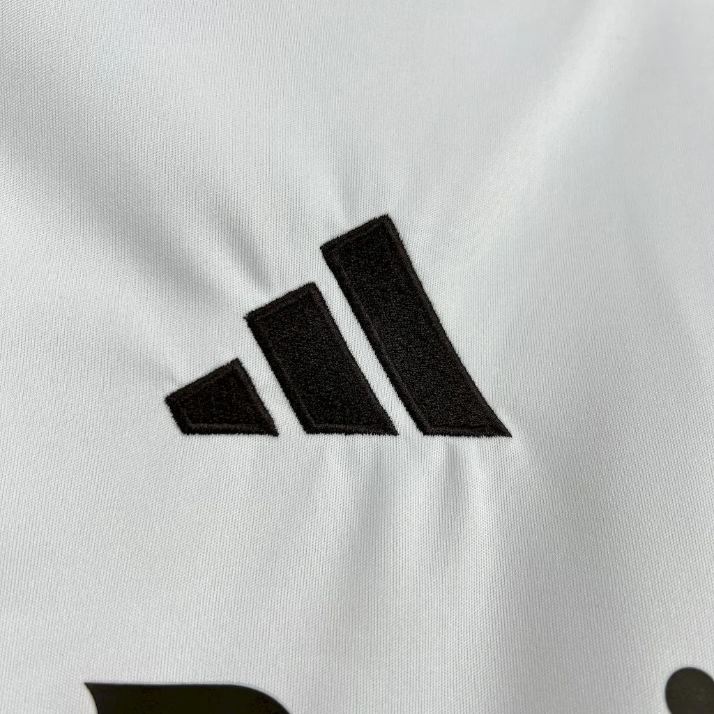 Camiseta de local del Real Madrid 25/26 edición para aficionados