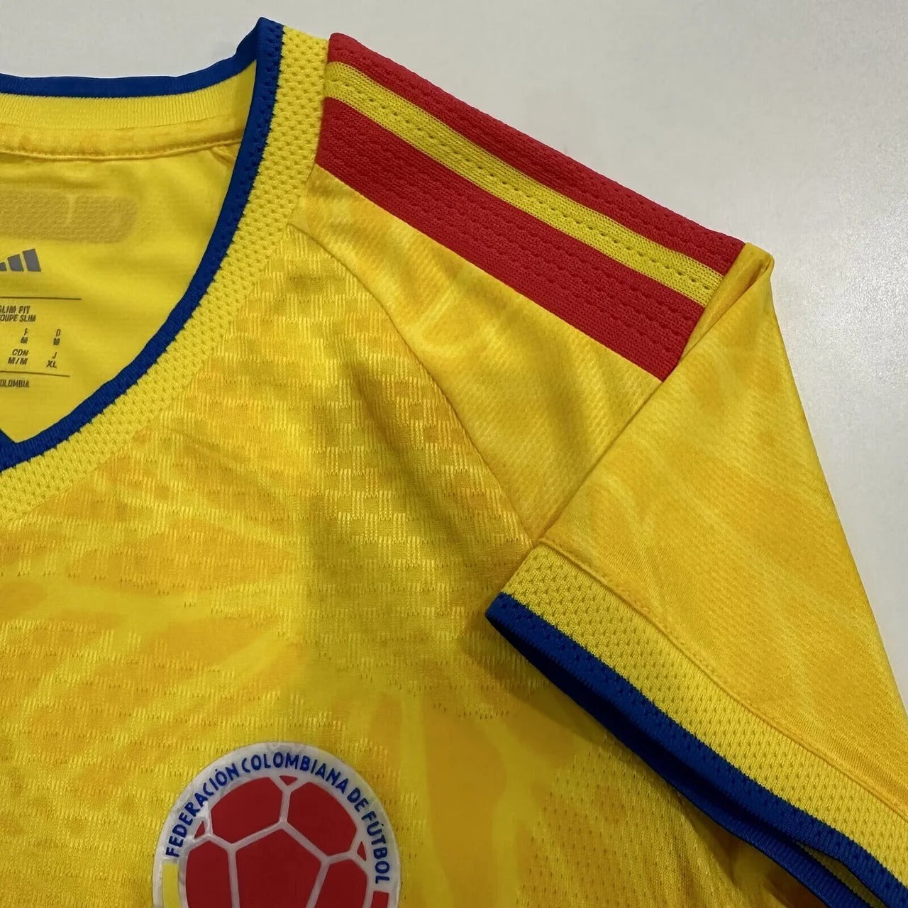 Camiseta local de Colombia 2026, edición fan para mujer