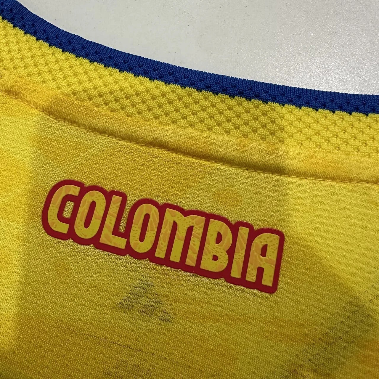 Camiseta local de Colombia 2026, edición fan para mujer