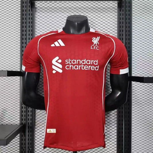 Camiseta local del Liverpool 25/26, versión jugador