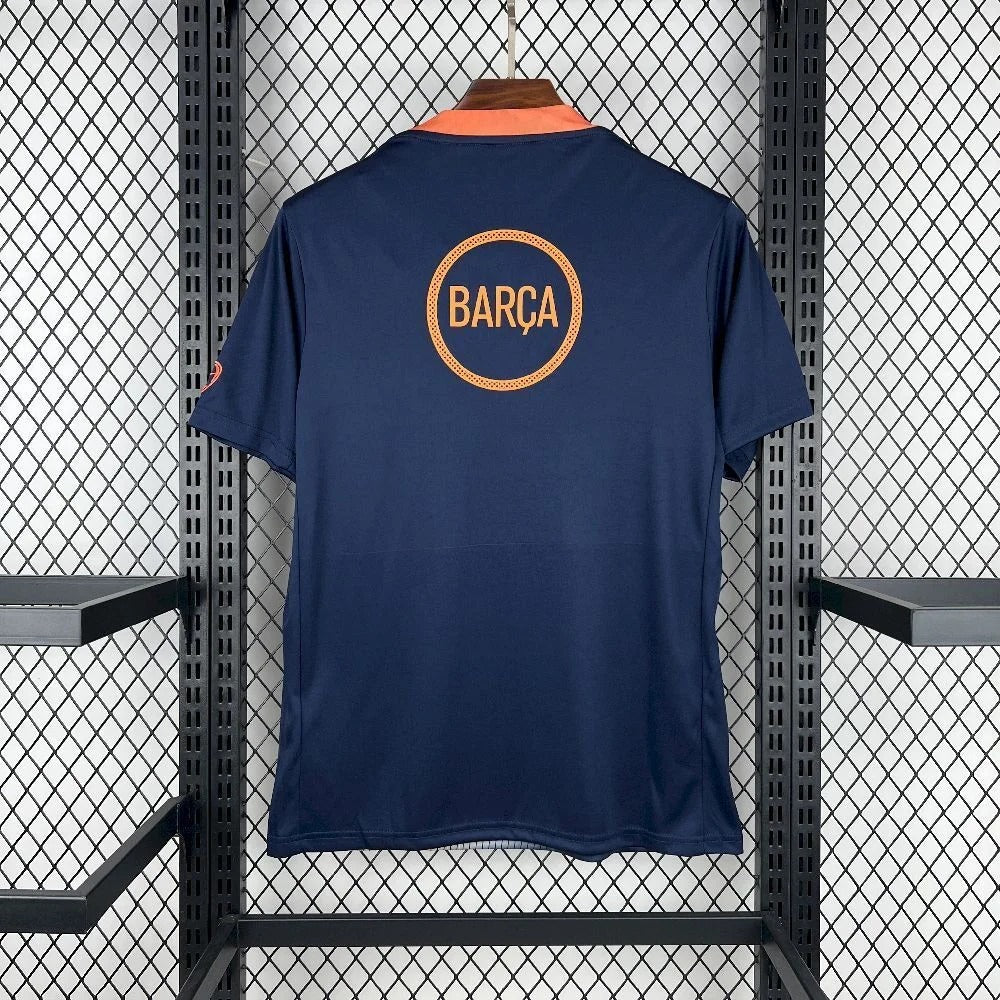 Camiseta prepartido del Barcelona 25/26, edición fan