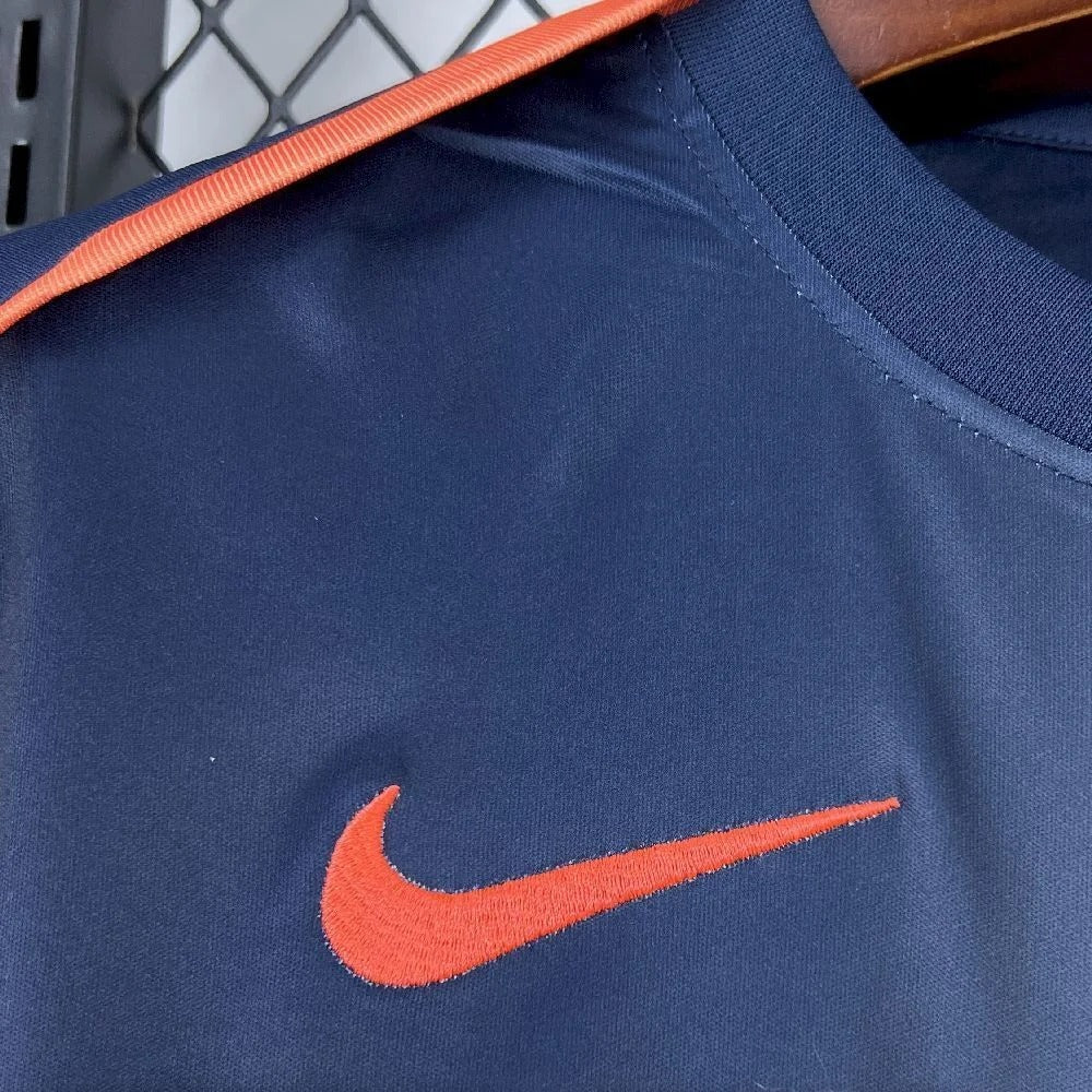 Camiseta prepartido del Barcelona 25/26, edición fan