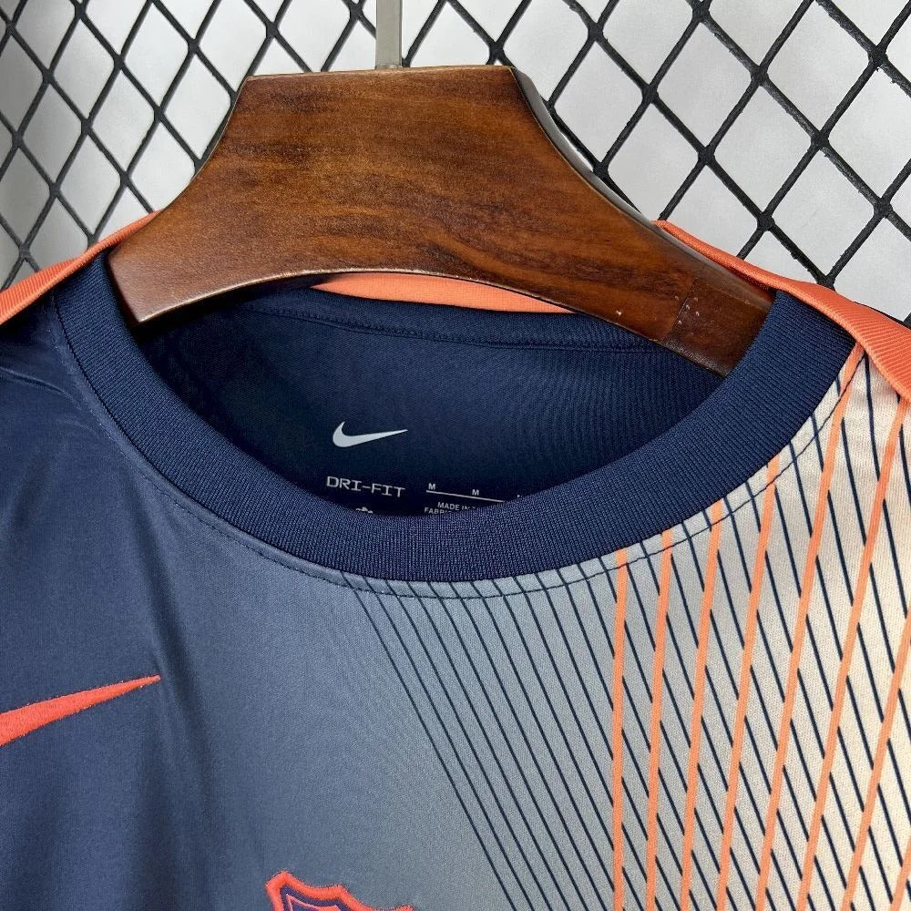Camiseta prepartido del Barcelona 25/26, edición fan