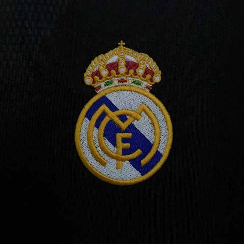 Camiseta retro de visitante del Real Madrid 2001/2002 edición fan