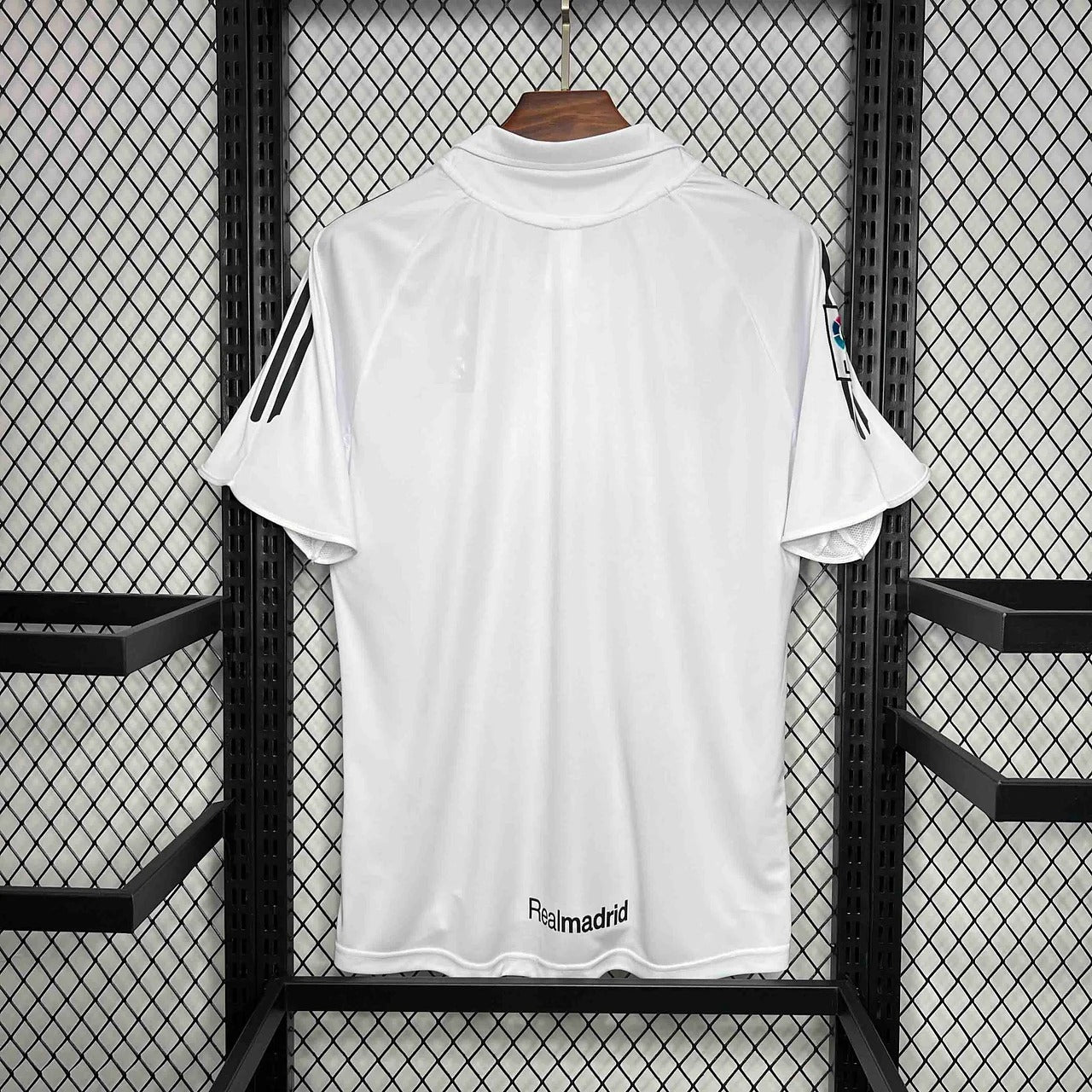 Camiseta retro local del Real Madrid 2005/06