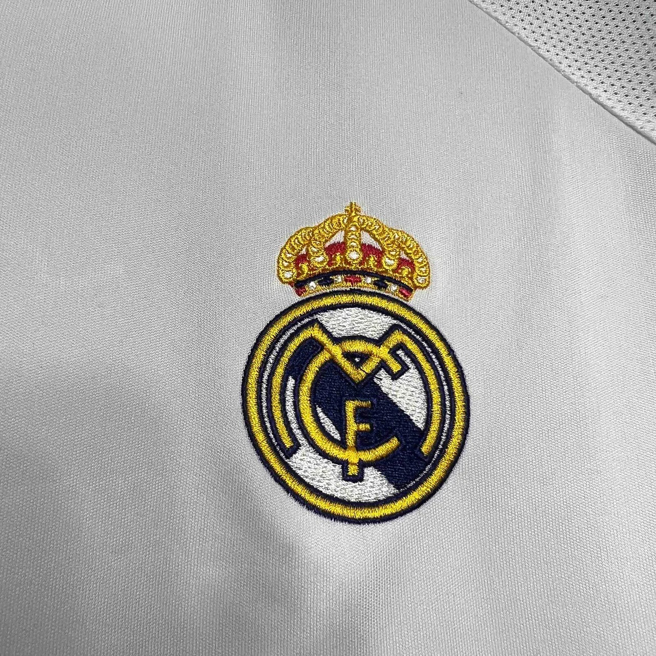 Camiseta retro local del Real Madrid 2005/06