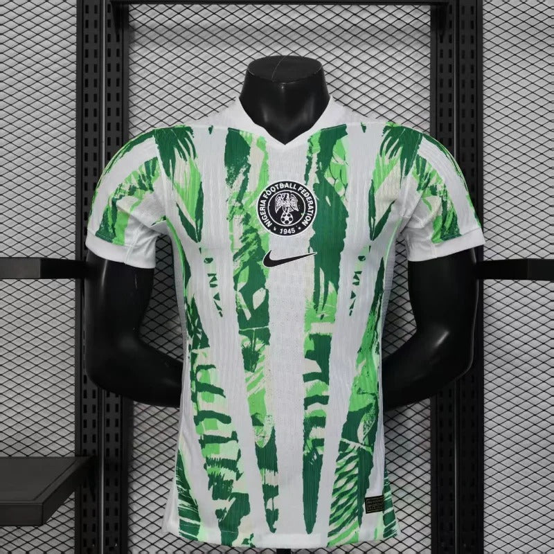 Camiseta visitante de la selección nacional de Nigeria 2025.