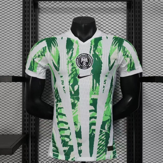 Camiseta visitante de la selección nacional de Nigeria 2025.