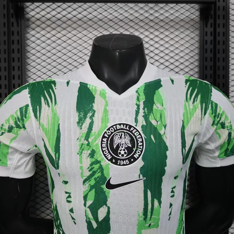 Camiseta visitante de la selección nacional de Nigeria 2025.