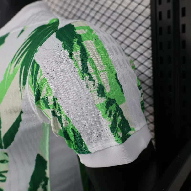Camiseta visitante de la selección nacional de Nigeria 2025.