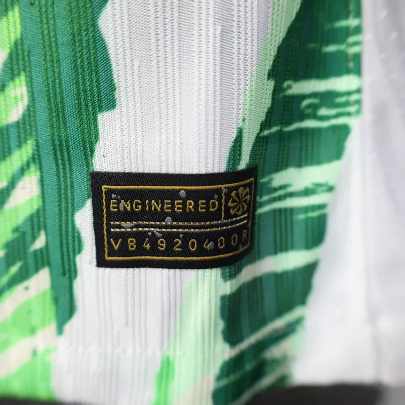 Camiseta visitante de la selección nacional de Nigeria 2025.
