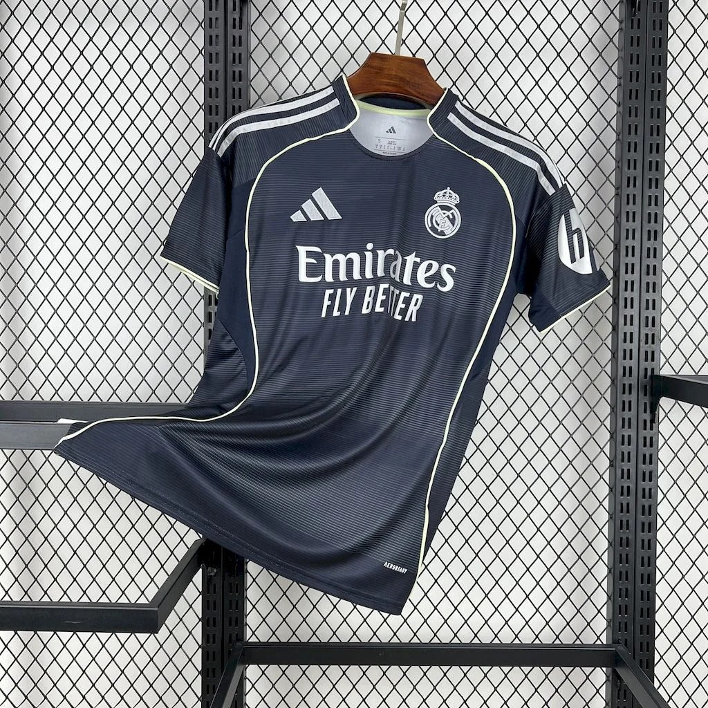 Camiseta visitante del Real Madrid 25/26, edición aficionado