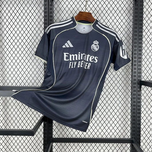 Camiseta visitante del Real Madrid 25/26, edición aficionado