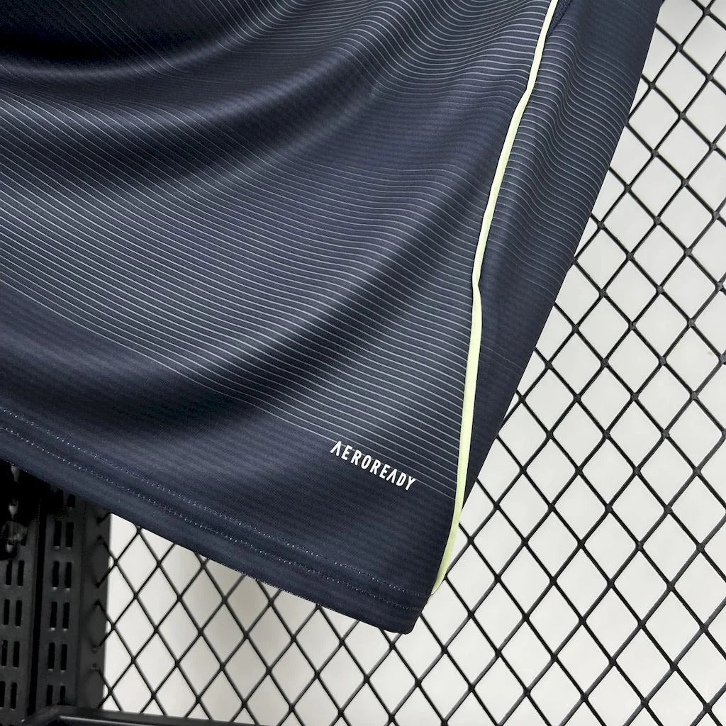 Camiseta visitante del Real Madrid 25/26, edición aficionado