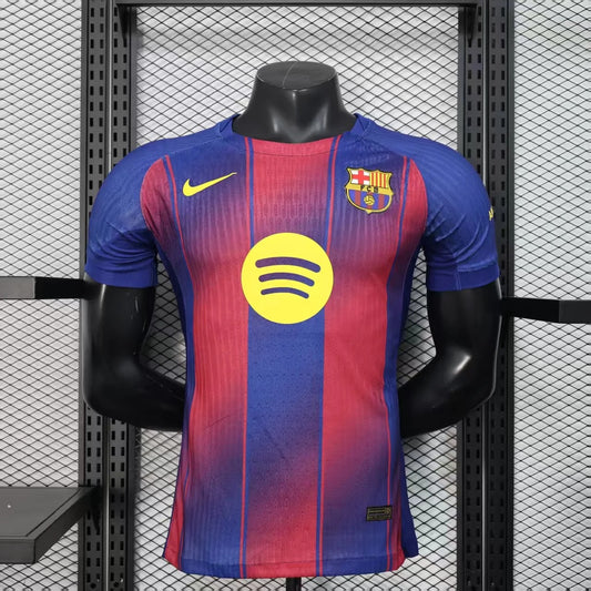 Camiseta local del FC Barcelona 25/26, versión jugador.
