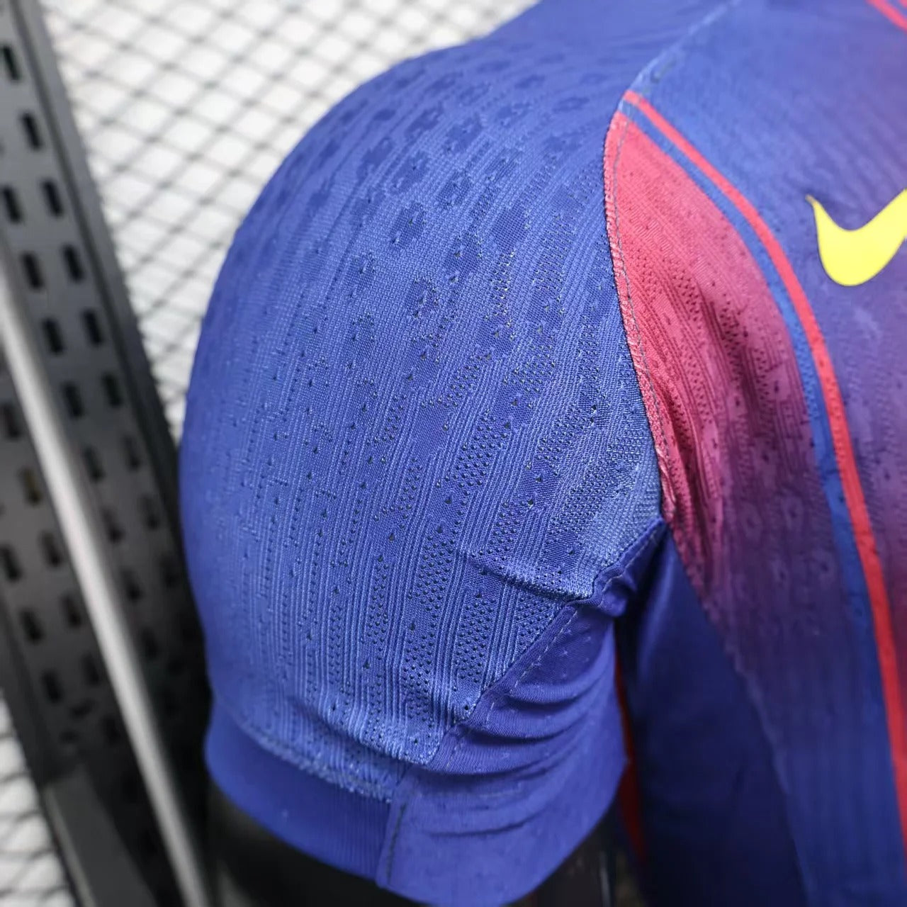 Camiseta local del FC Barcelona 25/26, versión jugador.