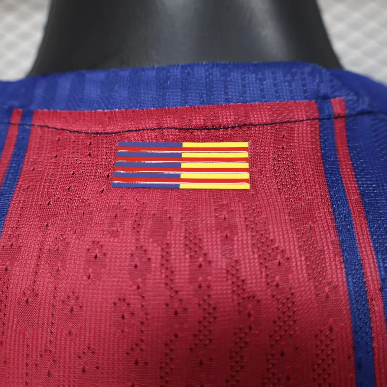 Camiseta local del FC Barcelona 25/26, versión jugador.